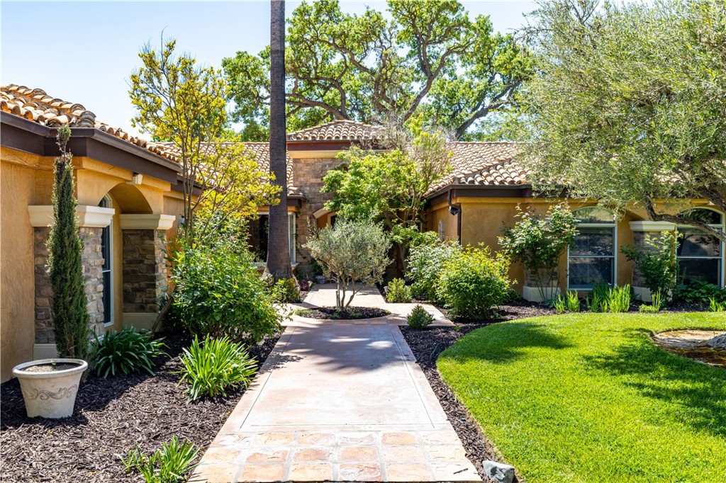 A property available for sale at 1015 Wild Oats Way, Templeton, CA 93465.