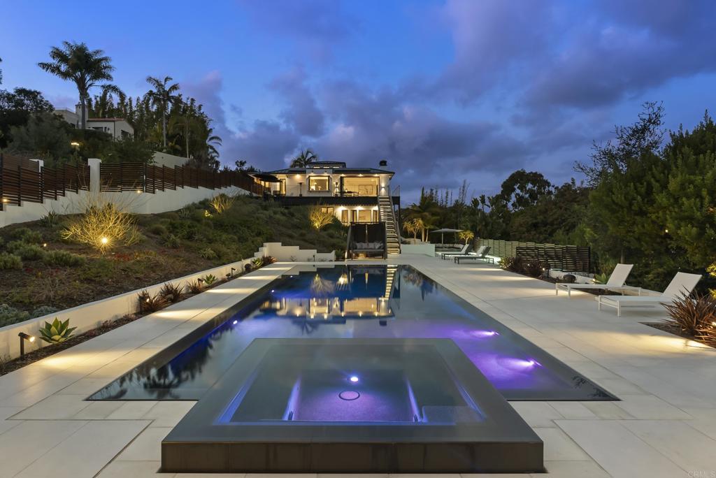 A property available for sale at 318 S Nardo Ave, Solana Beach, CA 92075.