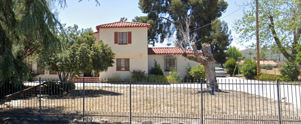 A property available for sale at 41699 Acacia Avenue, Hemet, CA 92544.