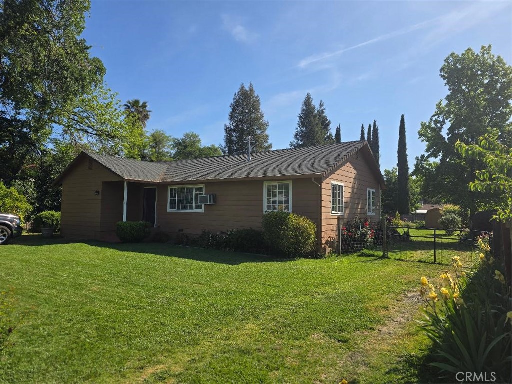 A property available for sale at 451 5th Street, Tehama, CA 96090.
