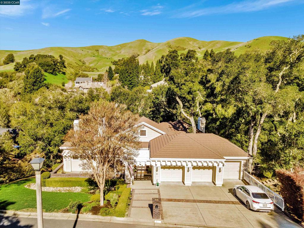 A property available for sale at 31 Merrill Cir S, Moraga, CA 94556.