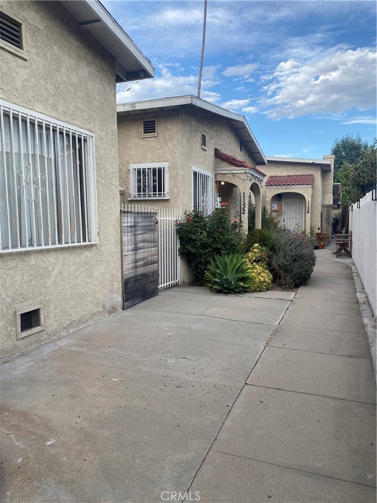 A property available for rent at 1132 N Mariposa Avenue, Hollywood, CA 90029.