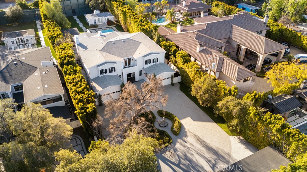 A property available for sale at 17528 Jayden Lane, Encino, CA 91316.