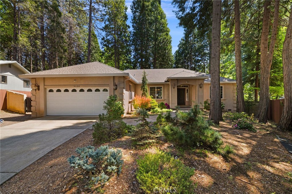 A property available for sale at 14124 Rollins Court, Magalia, CA 95954.