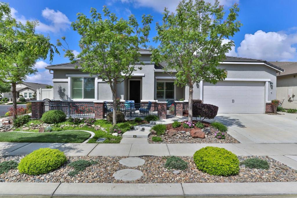 A property available for sale at 2671 Glen Echo Lane, Manteca, CA 95336.