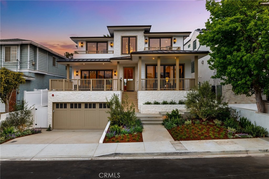 A property available for sale at 932 9th Street, Manhattan Beach, CA 90266.