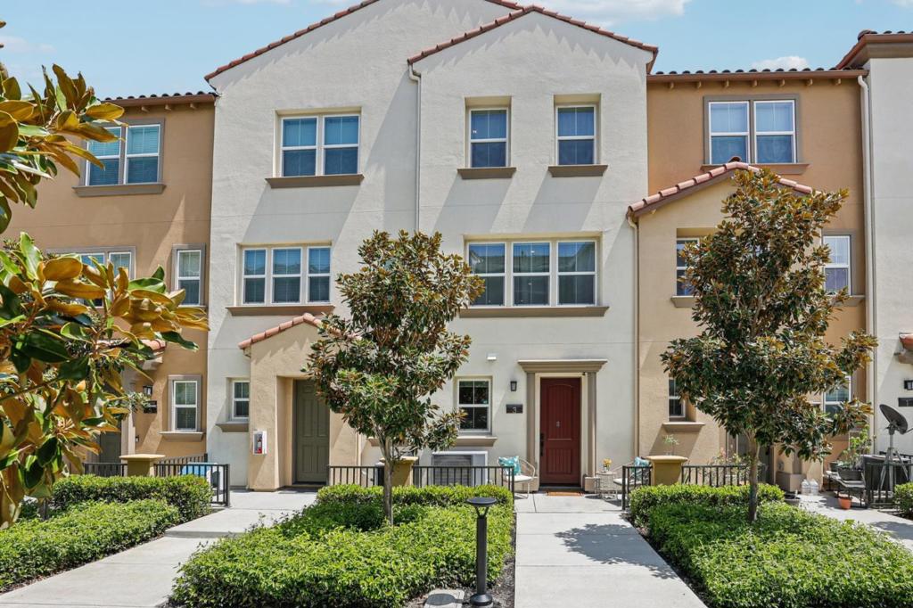 A property available for sale at 1400 Civic Center Drive 3, Santa Clara, CA 95050.