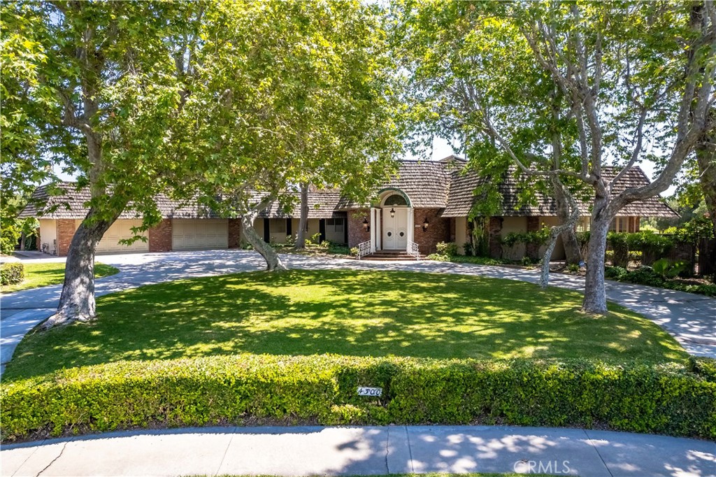 A property available for sale at 4300 Parkview Drive, Lakewood, CA 90712.