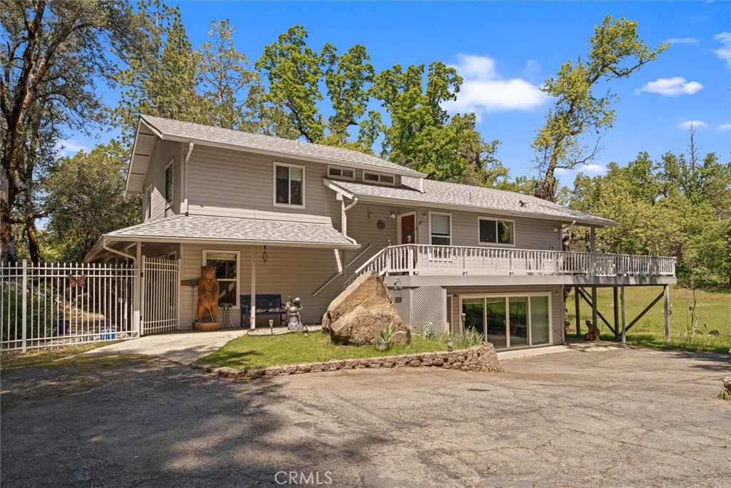 A property available for sale at 36556 Mudge Ranch Road, Coarsegold, CA 93614.