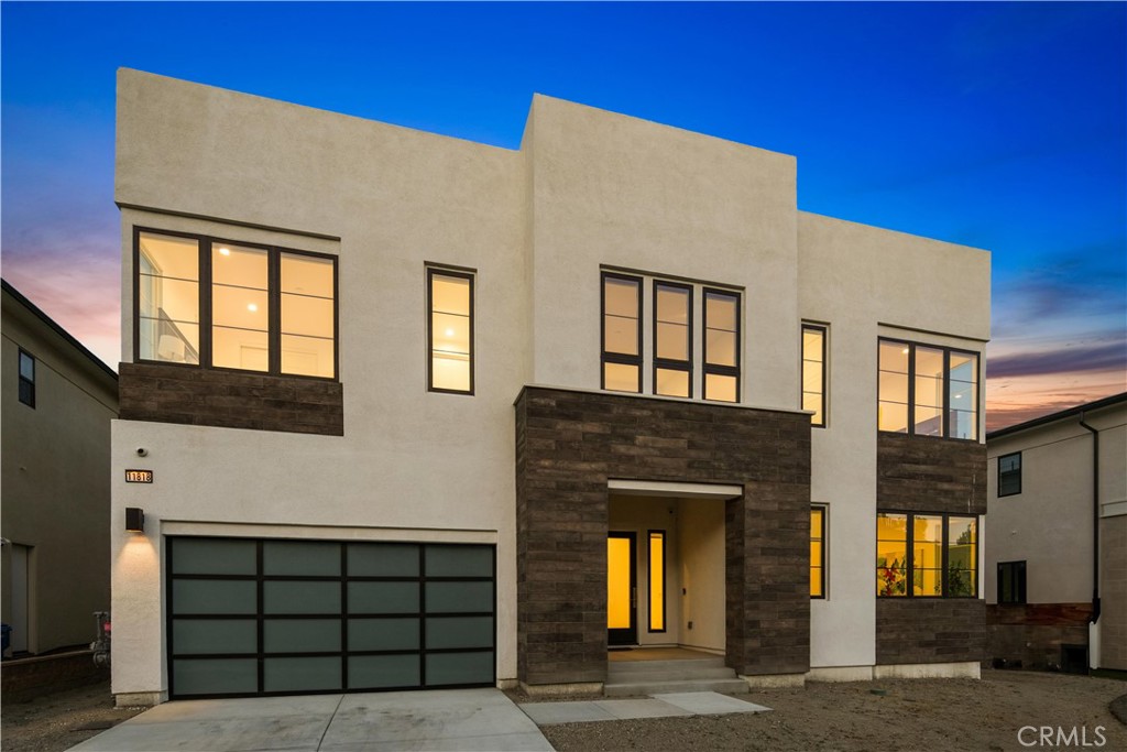 A property available for sale at 11818 N Hillsborough Lane, Porter Ranch, CA 91326.