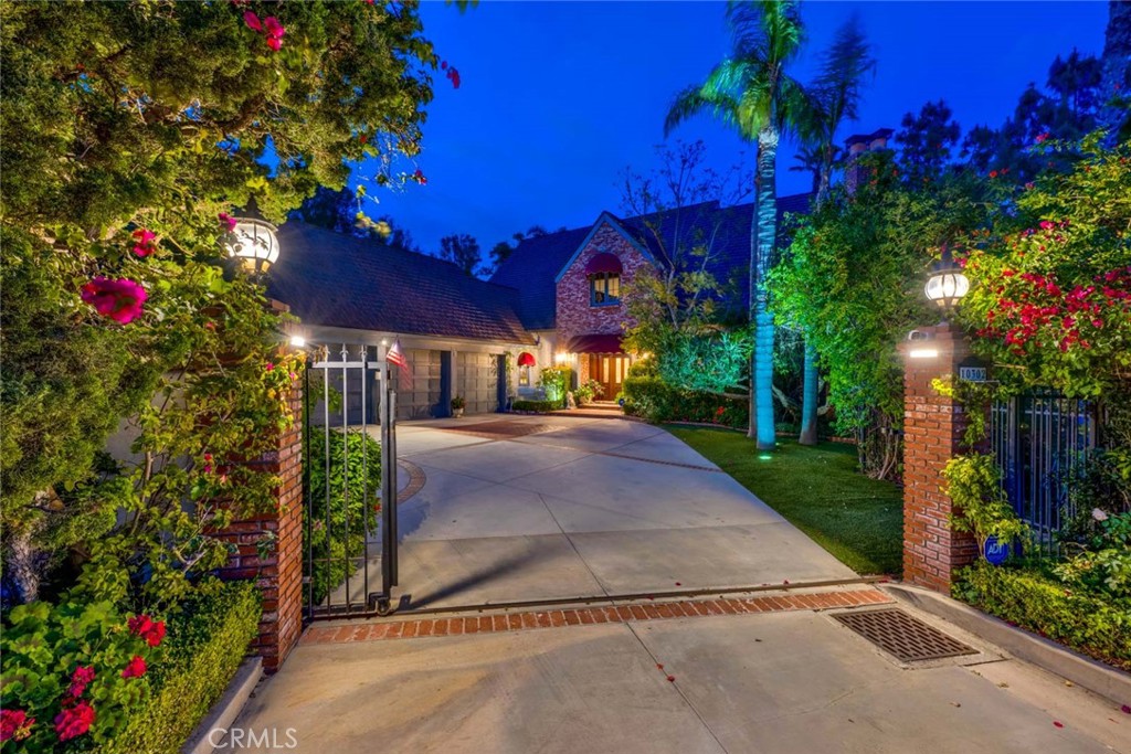 A property available for sale at 10302 Broadview Place, North Tustin, CA 92705.