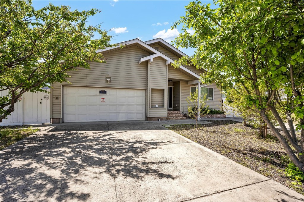 A property available for sale at 13201 Keys Boulevard, Clearlake Oaks, CA 95423.