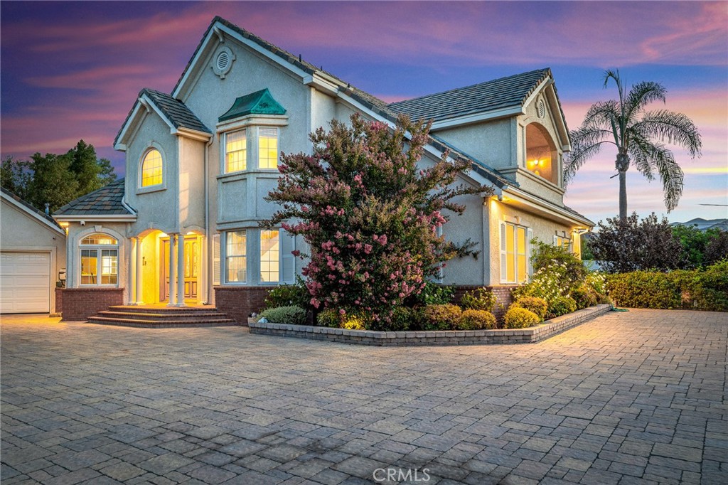 A property available for sale at 10703 Wheatland Avenue, Sunland, CA 91040.