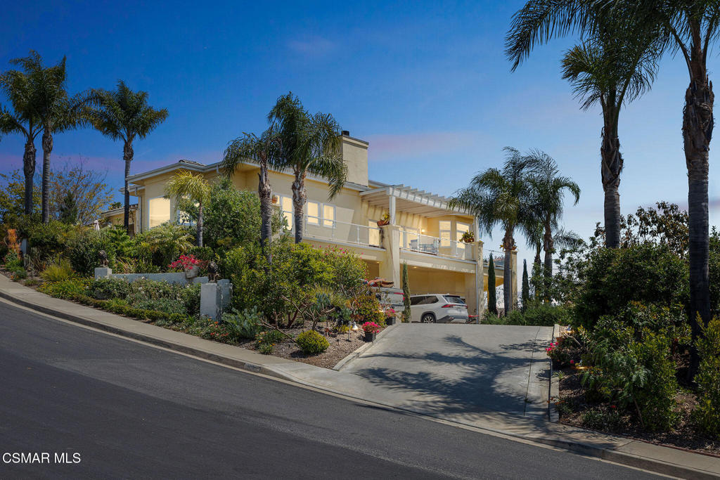 A property available for sale at 579 Glade Drive, Santa Paula, CA 93060.