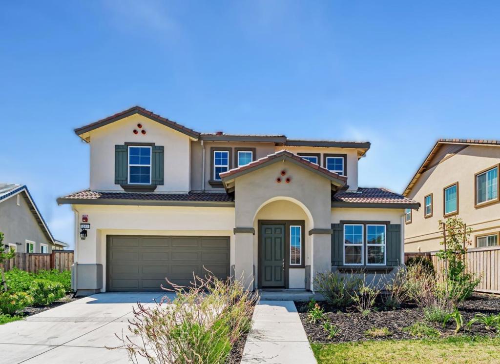 A property available for sale at 533 Kingbird Circle, Vacaville, CA 95688.