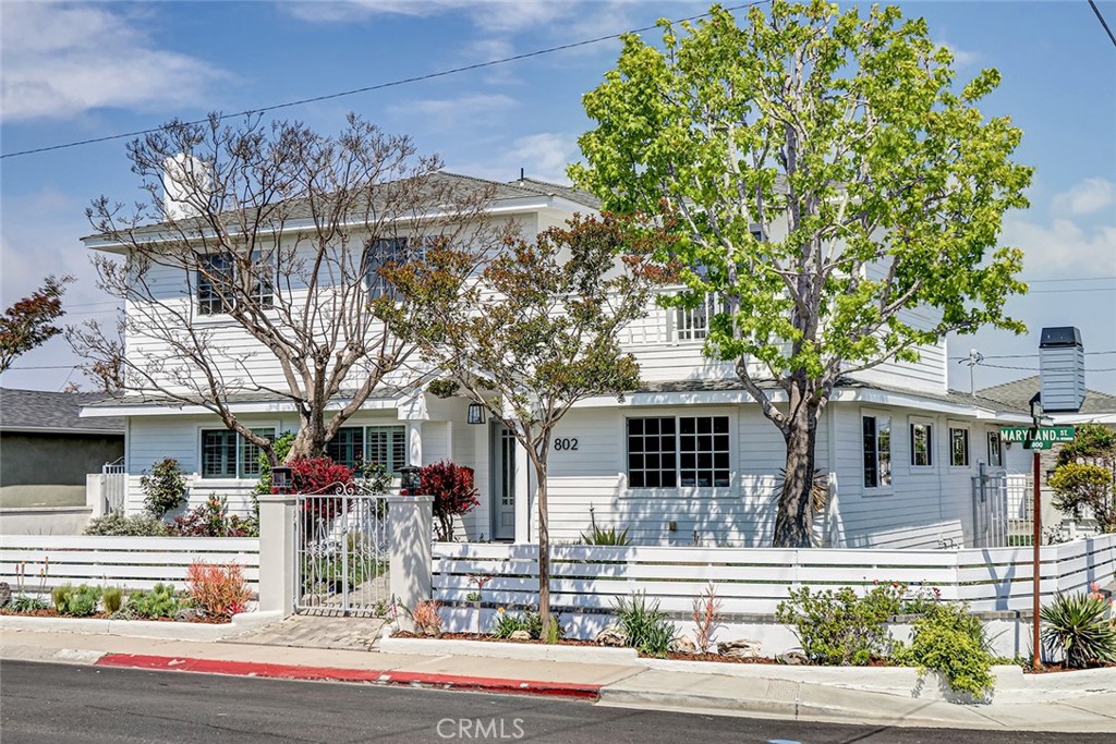 A property available for sale at 802 Maryland Street, El Segundo, CA 90245.