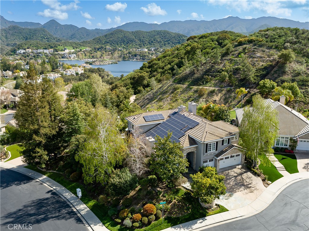 A property available for sale at 184 Halsbury Court, Lake Sherwood, CA 91361.
