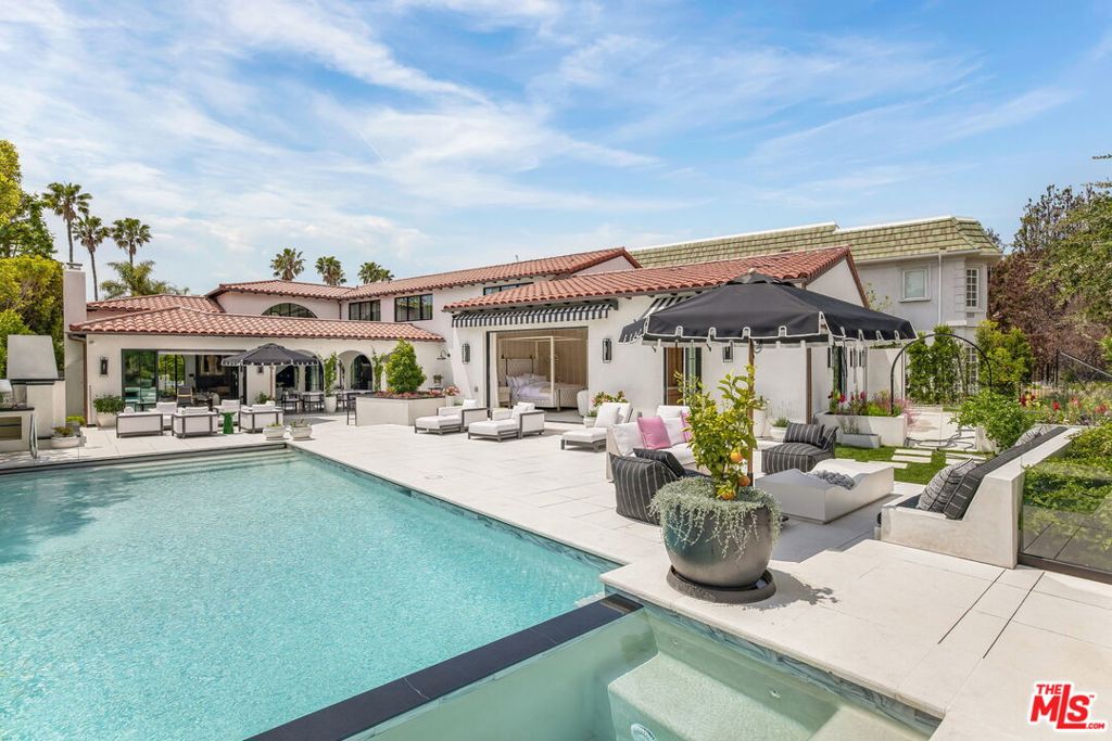 A property available for sale at 1445 Via Cresta, Pacific Palisades, CA 90272.
