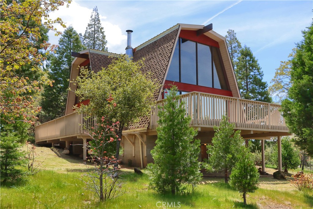A property available for sale at 60027 Cascadel Drive S, North Fork, CA 93643.