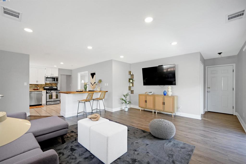 A property available for sale at 17303 Via Andeta, San Lorenzo, CA 94580.