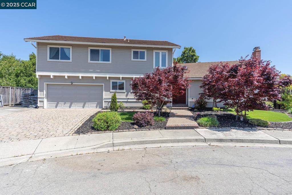 A property available for sale at 6082 Slopeview Ct, Castro Valley, CA 94552.