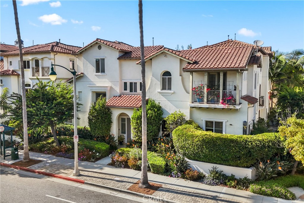 A property available for sale at 12931 Runway Road, Playa Vista, CA 90094.