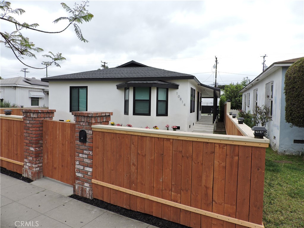 A property available for sale at 10814 Saint James, South Gate, CA 90280.