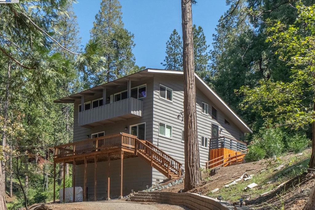 A property available for sale at 2190 Patricia Ln, Arnold, CA 95223.