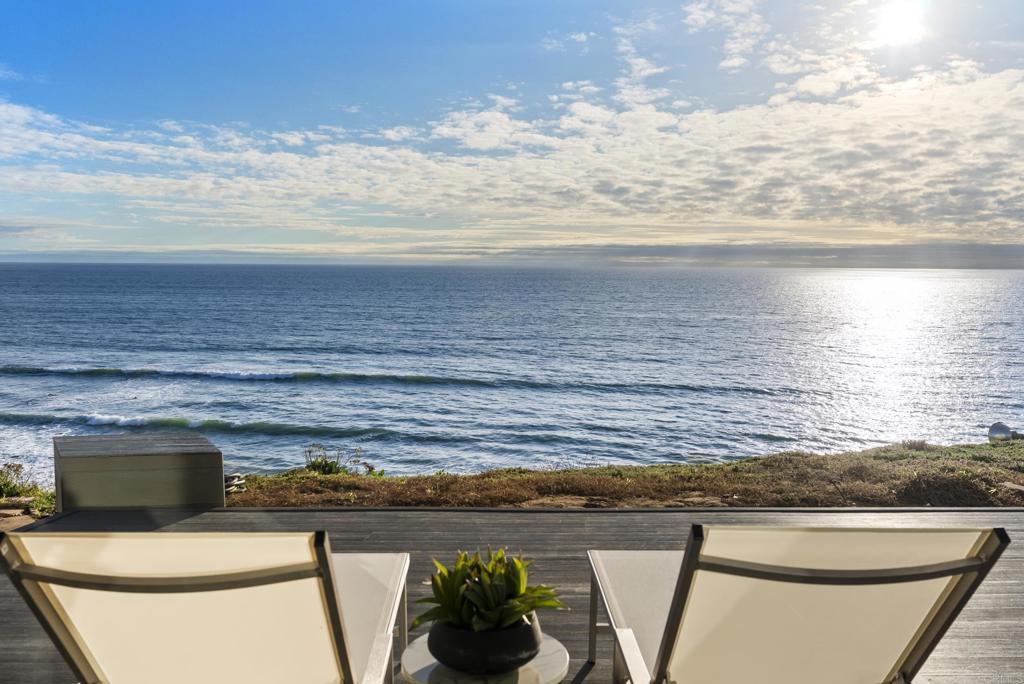 A property available for sale at 1006 Neptune, Encinitas, CA 92024.