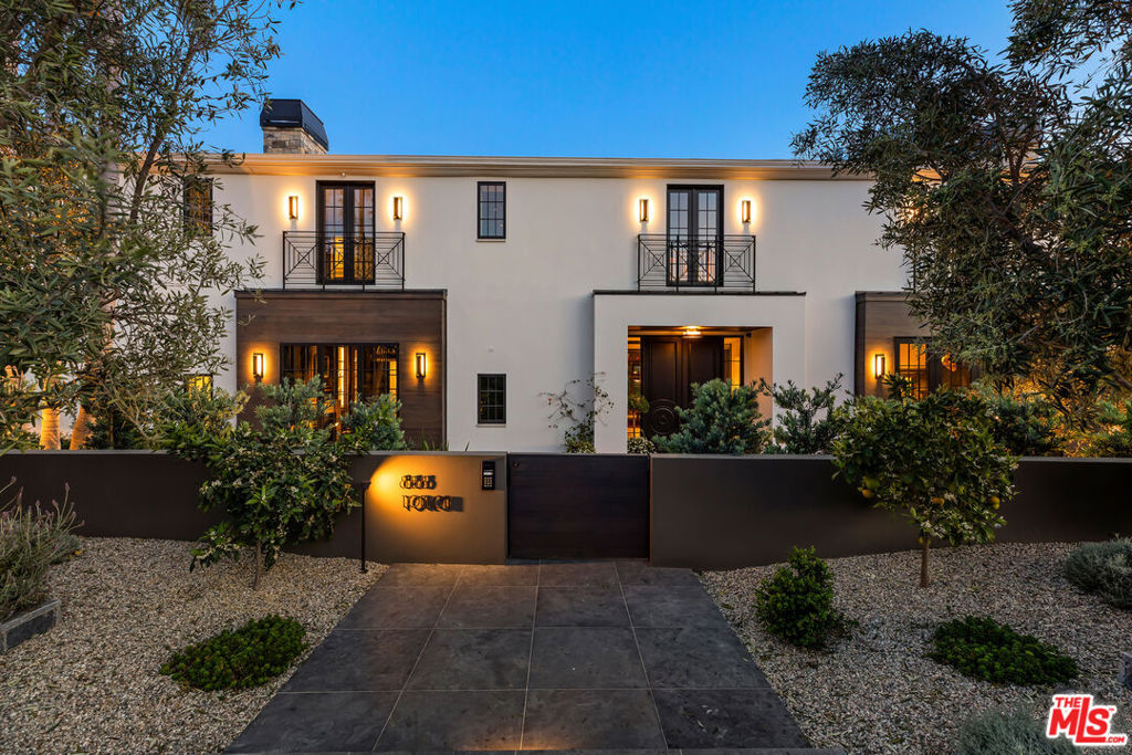 A property available for sale at 888 Toulon Drive, Pacific Palisades, CA 90272.