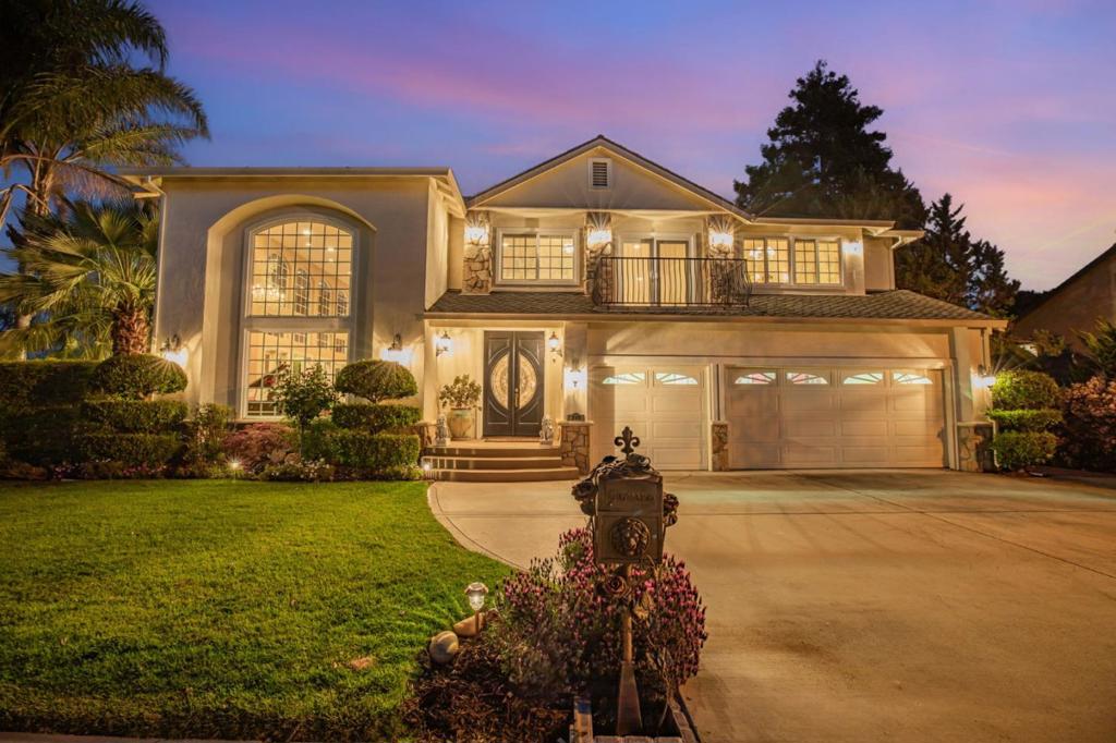 A property available for sale at 290 Bonnie Lane, Hollister, CA 95023.