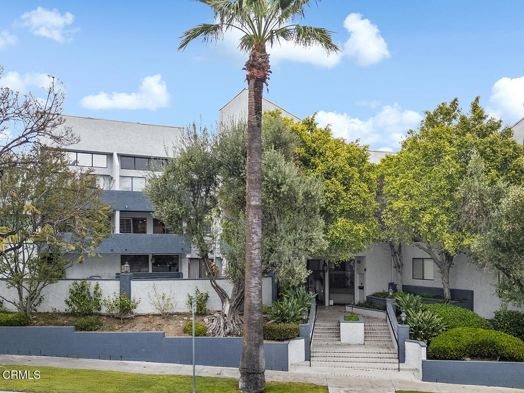 A property available for sale at 2143 Montrose Avenue 103, Montrose, CA 91020.