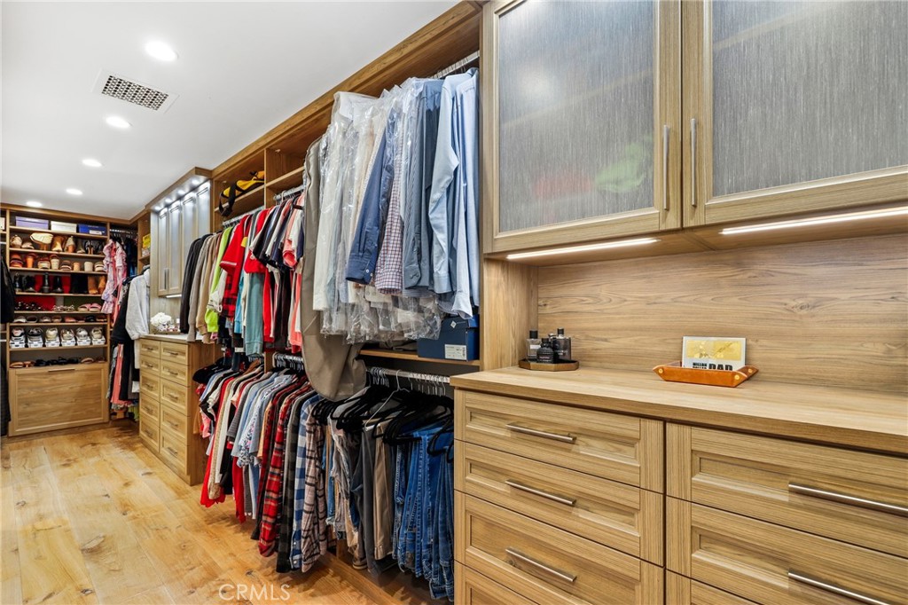 A property available for sale at 1431 Lansdowne Lane, North Tustin, CA 92705.