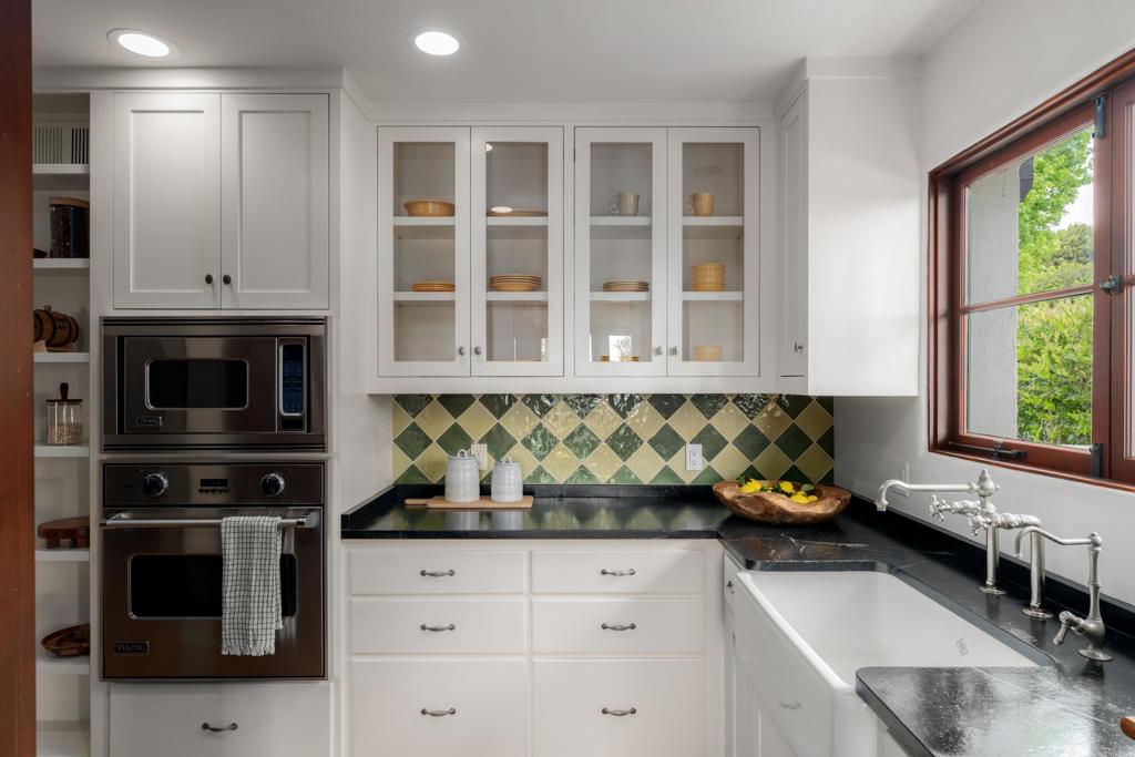 A property available for sale at 6003 Waverly Avenue, La Jolla, CA 92037.