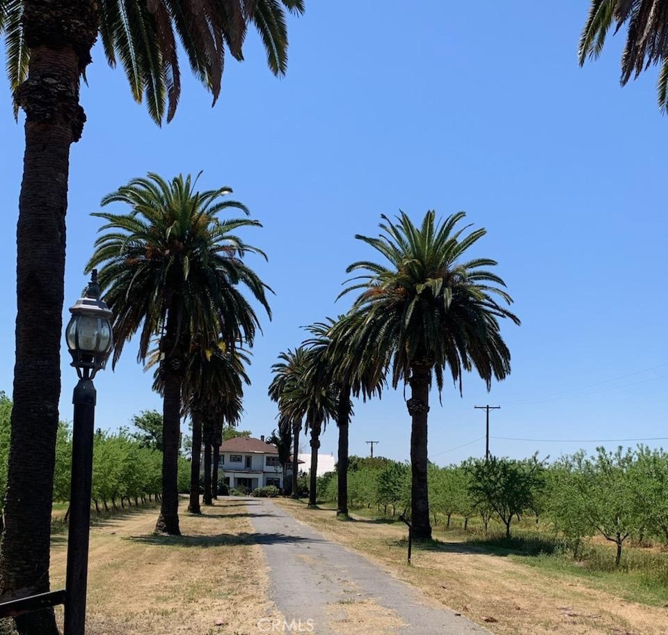 A property available for sale at 14625 Le Grand Road, Le Grand, CA 95333.