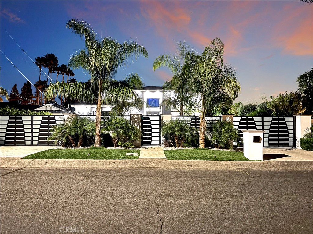 A property available for sale at 9218 Encino Avenue, Northridge, CA 91325.