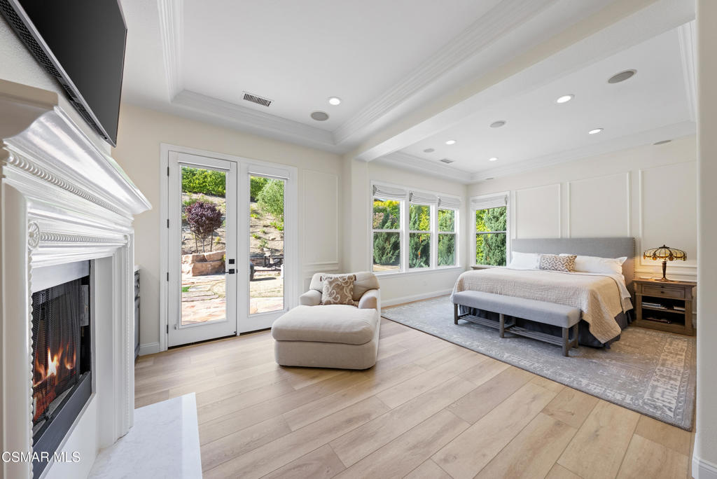 A property available for sale at 685 N Conejo School Road, Thousand Oaks, CA 91362.