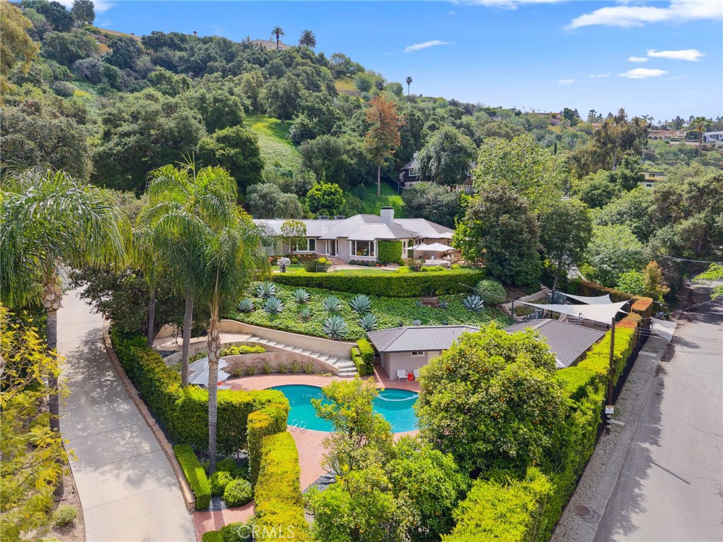 A property available for sale at 3818 Hollyline Avenue, Sherman Oaks, CA 91423.