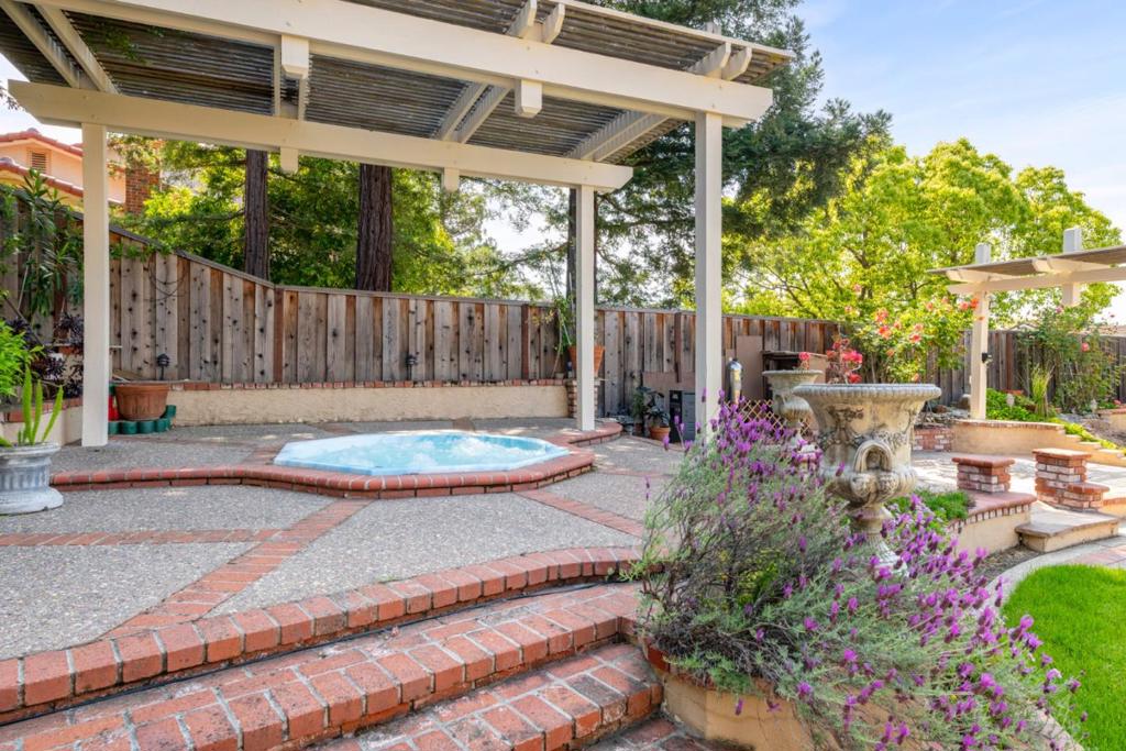 A property available for sale at 7003 Quail Cliff Way, San Jose, CA 95120.