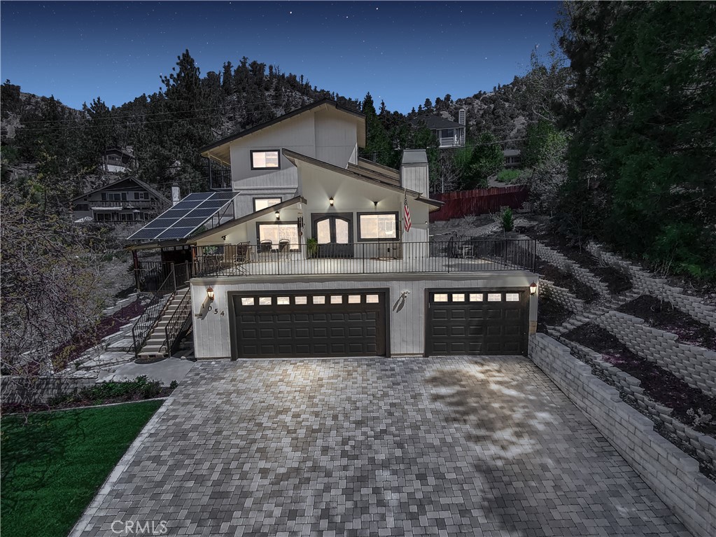 A property available for sale at 1054 Yellowstone Drive, Wrightwood, CA 92397.