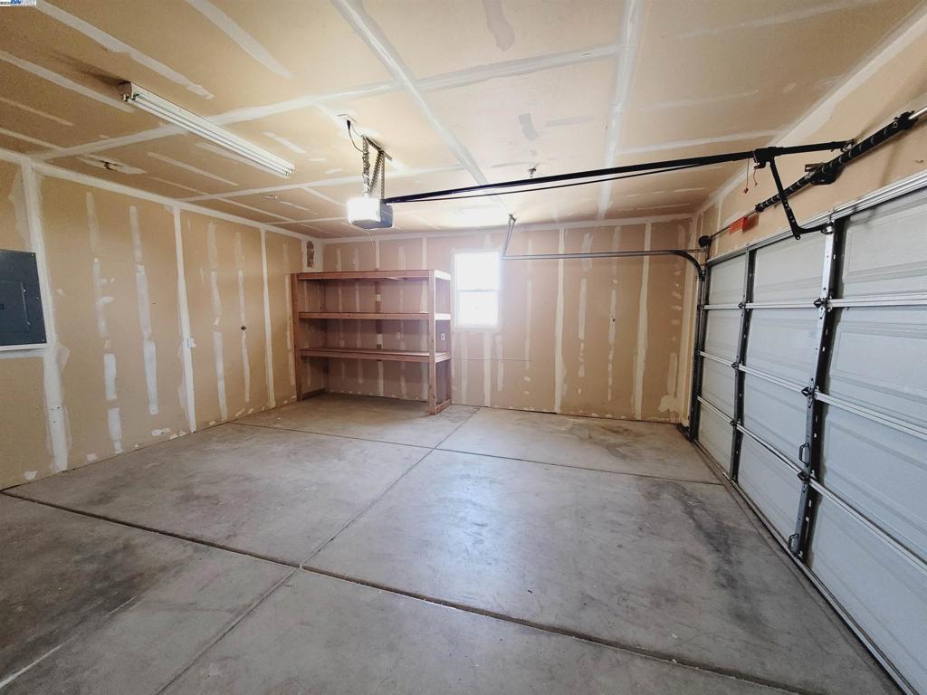 A property available for sale at 127 Delta Vista Ln, Pittsburg, CA 94565.