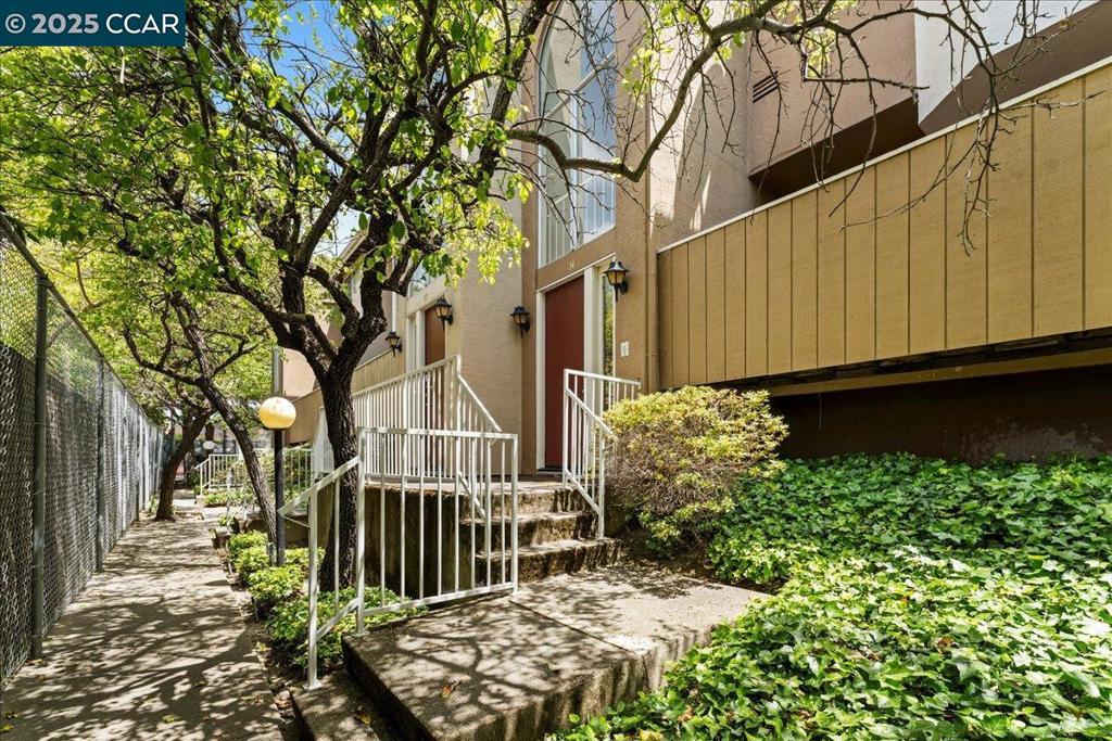 A property available for sale at 2121 Vale Rd 31, San Pablo, CA 94806.