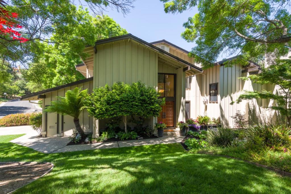A property available for sale at 1265 Trinity Drive, Menlo Park, CA 94025.
