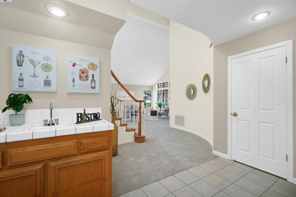 A property available for sale at 138 Anderson Rd, Alameda, CA 94502.