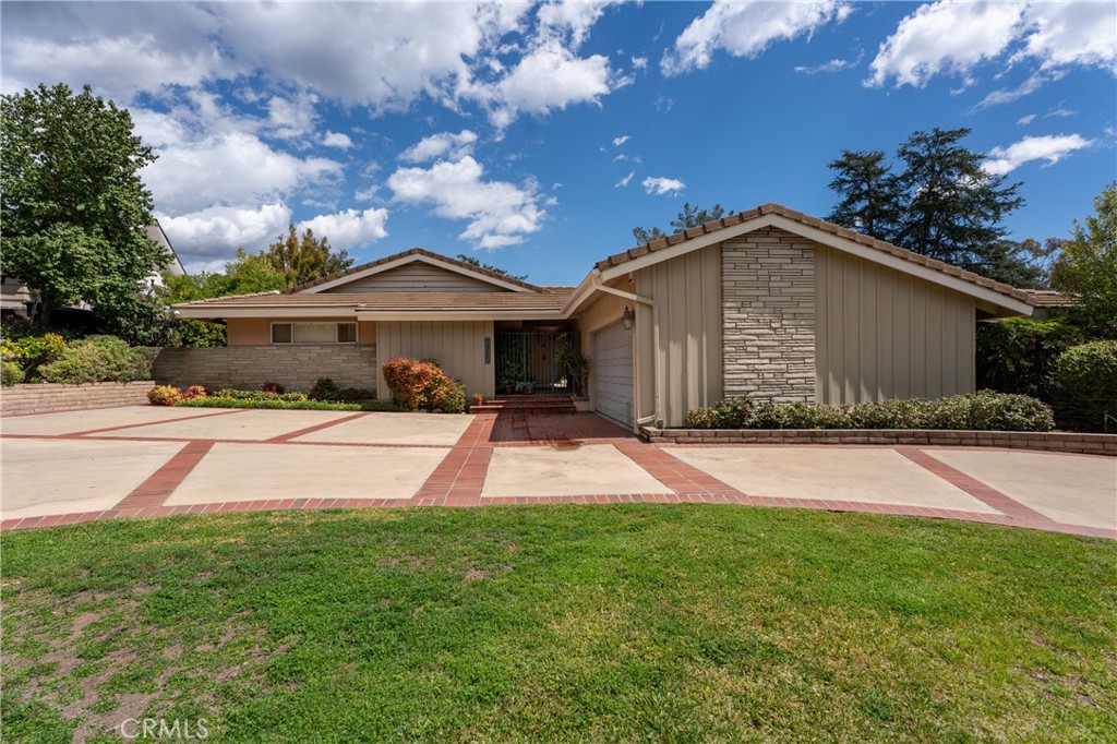 A property available for sale at 1960 Liliano Drive, Sierra Madre, CA 91024.