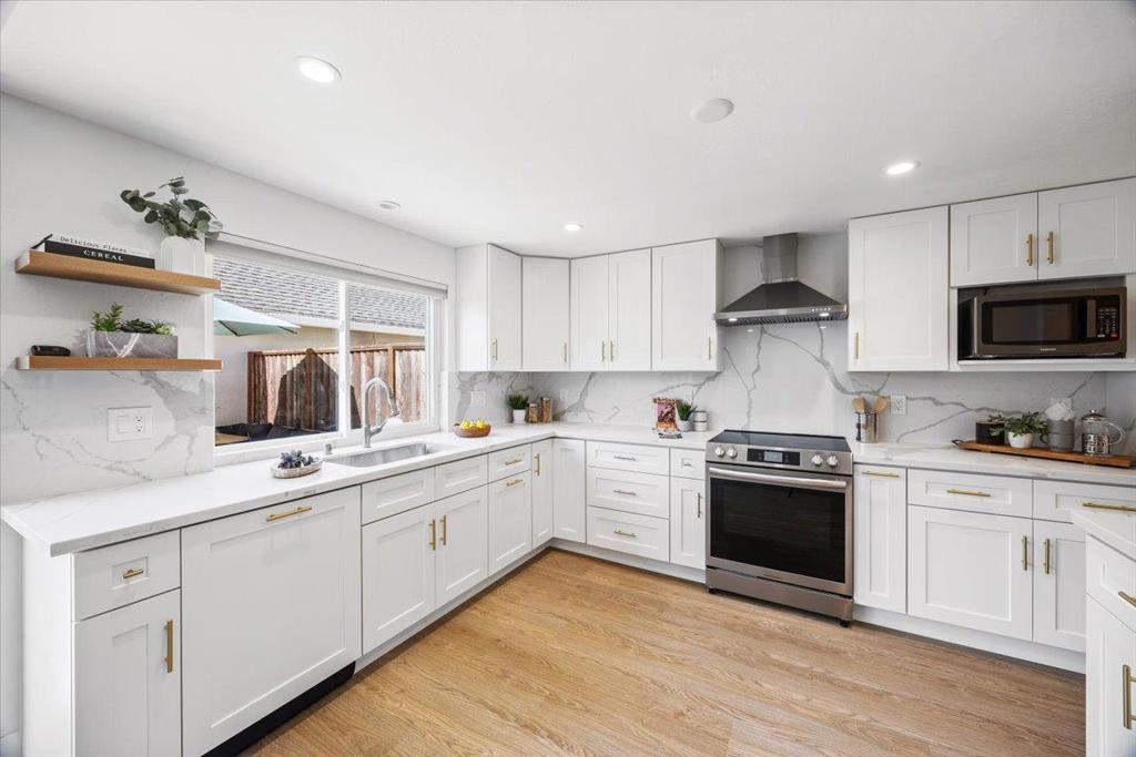 A property available for sale at 714 Comet Drive, Foster City, CA 94404.