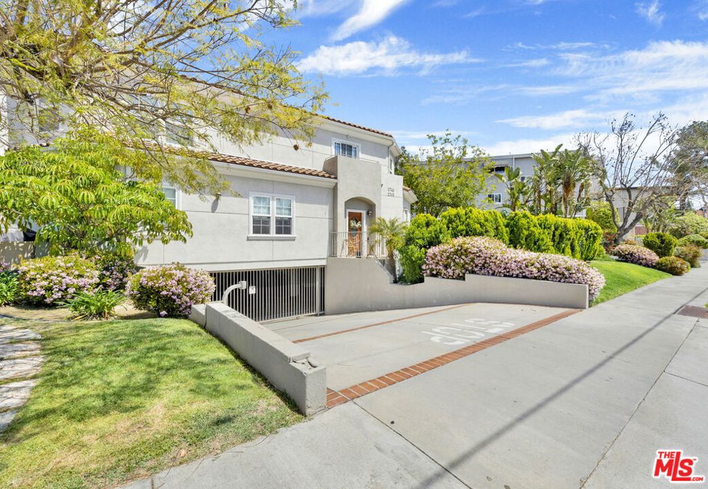 A property available for sale at 2745 Montrose Avenue 106, Montrose, CA 91020.