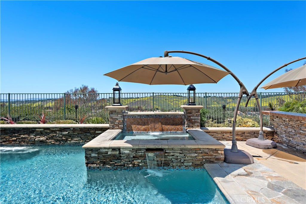 A property available for sale at 29 Ledgewood Drive, Rancho Santa Margarita, CA 92688.