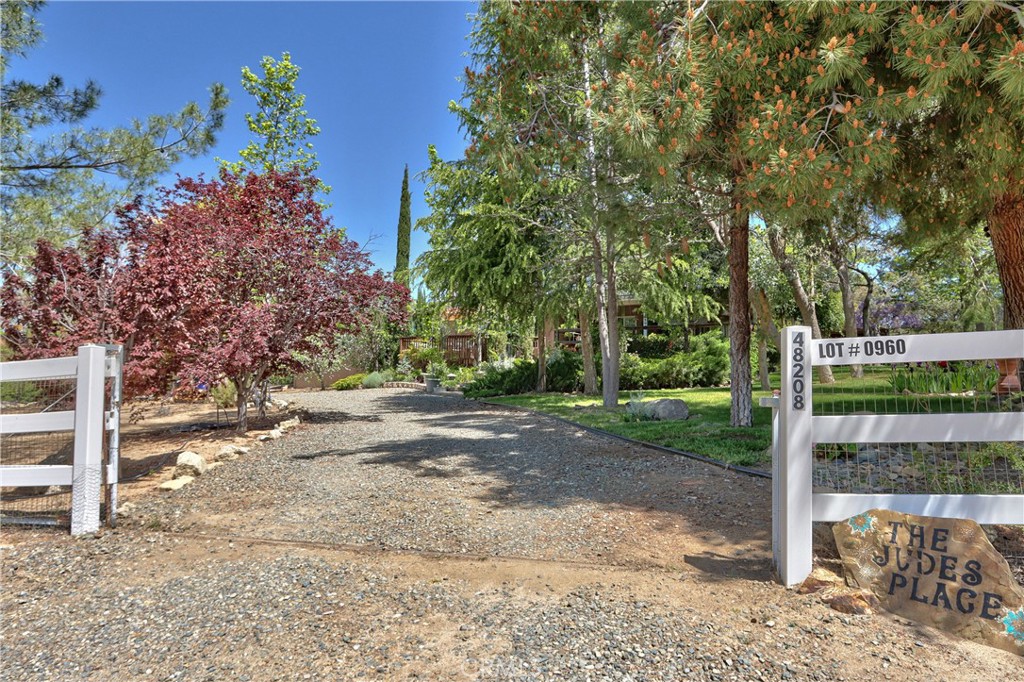 A property available for sale at 48208 Tanglewood Court, Aguanga, CA 92536.