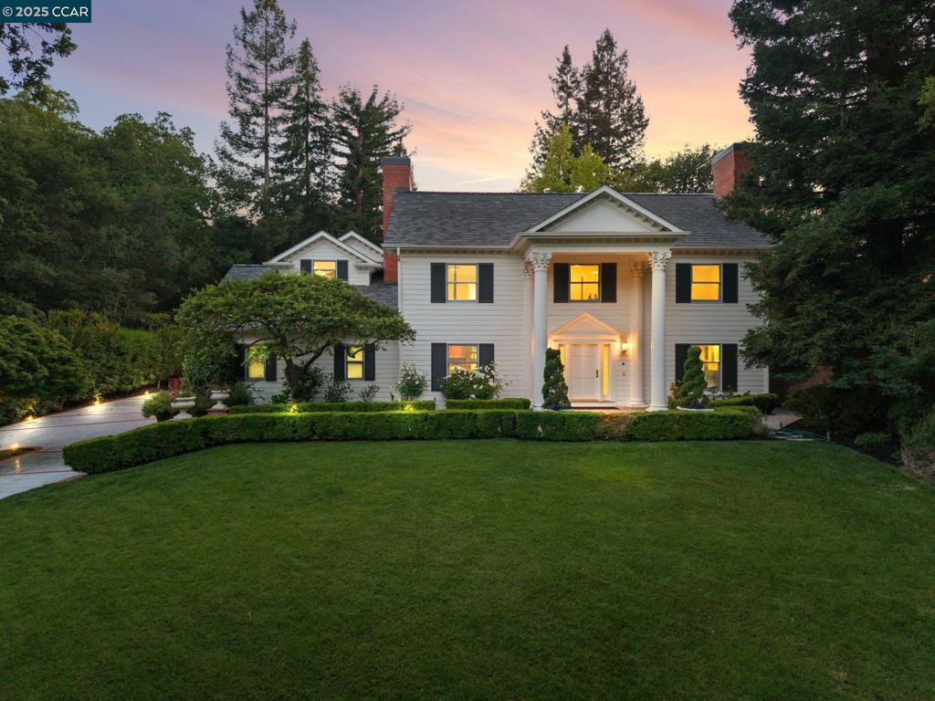 A property available for sale at 32 Kensington Ct, Alamo, CA 94507.